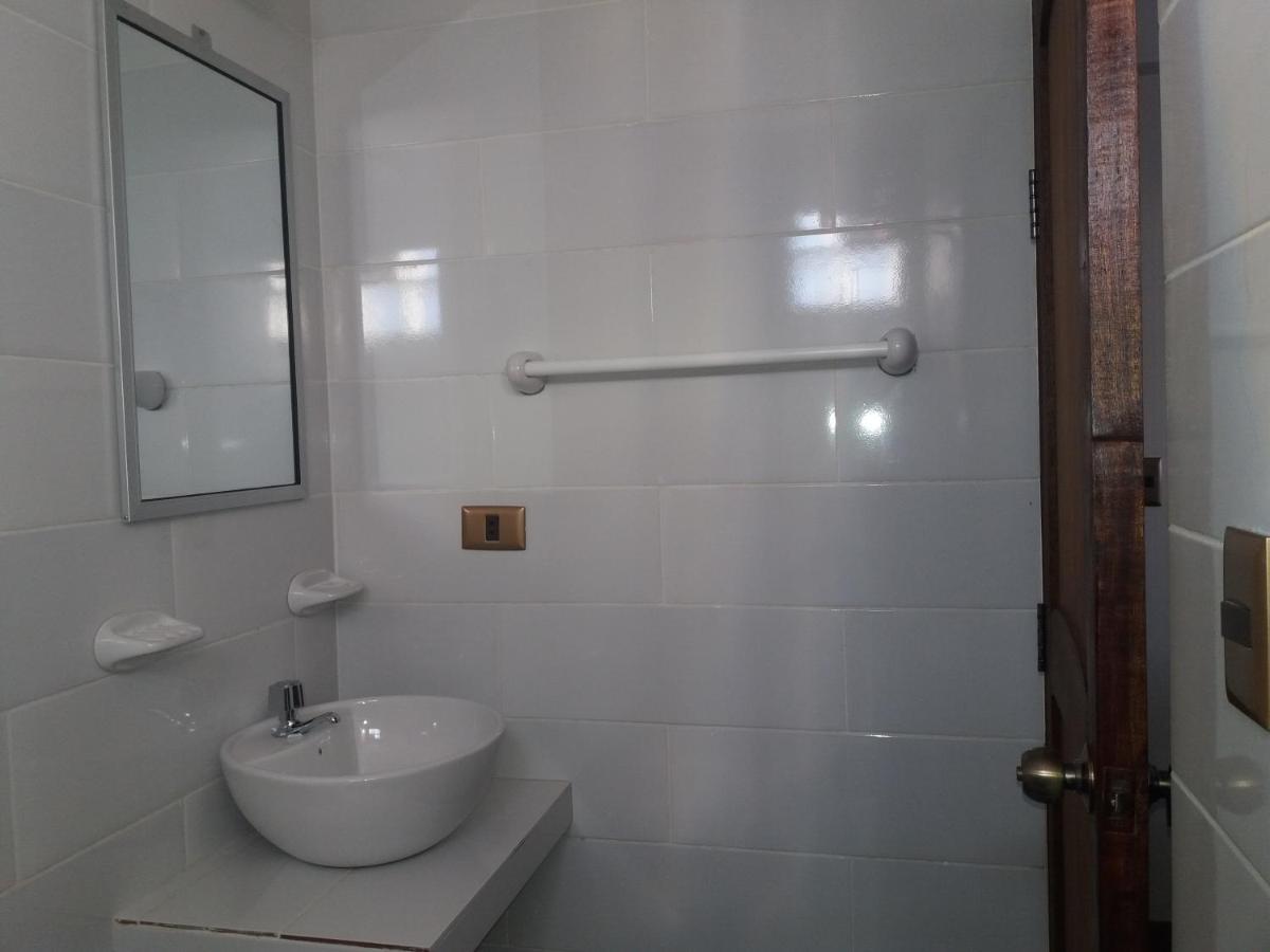 Hostal Jerian Уюни Экстерьер фото